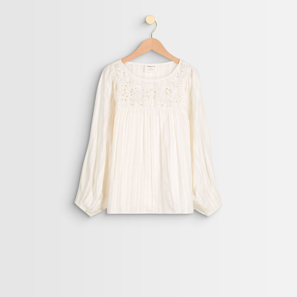 Jania embroidered blouse ecru.