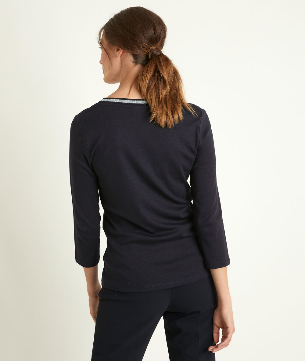 Calypso ink t-shirt with decorative neckline ink.