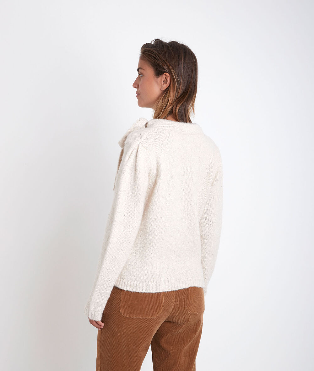 Rodger beige pullover with decorative collar ficelle.