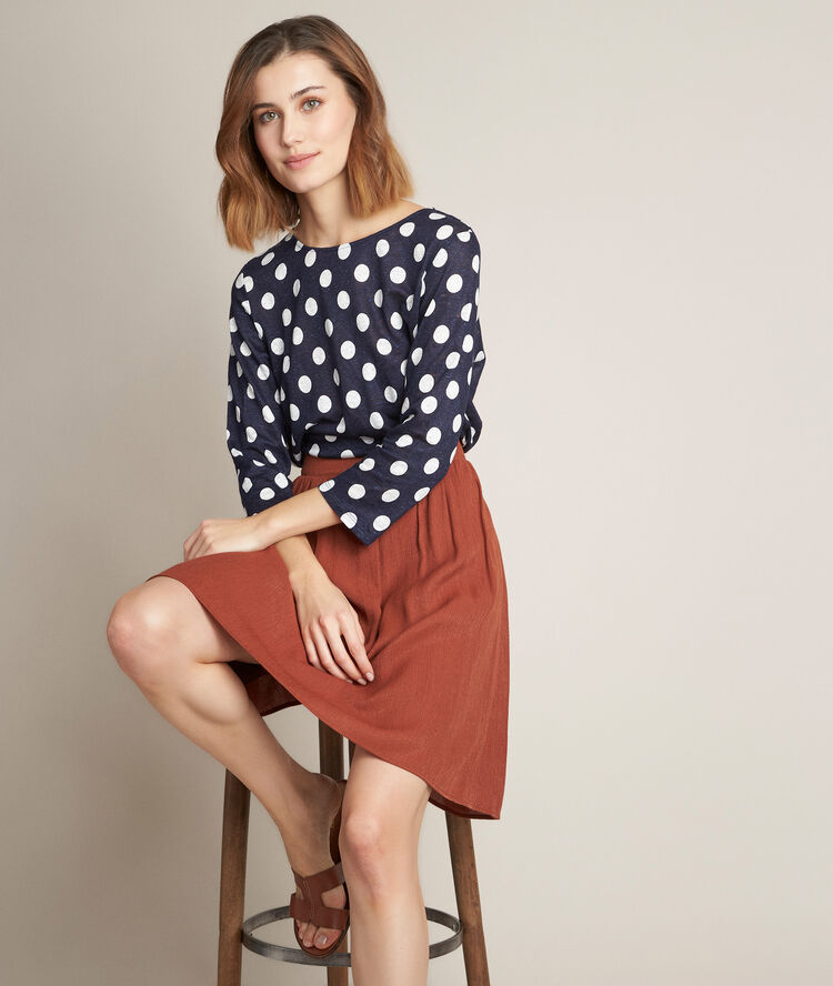 Tee-shirt &agrave; pois rondande violet.