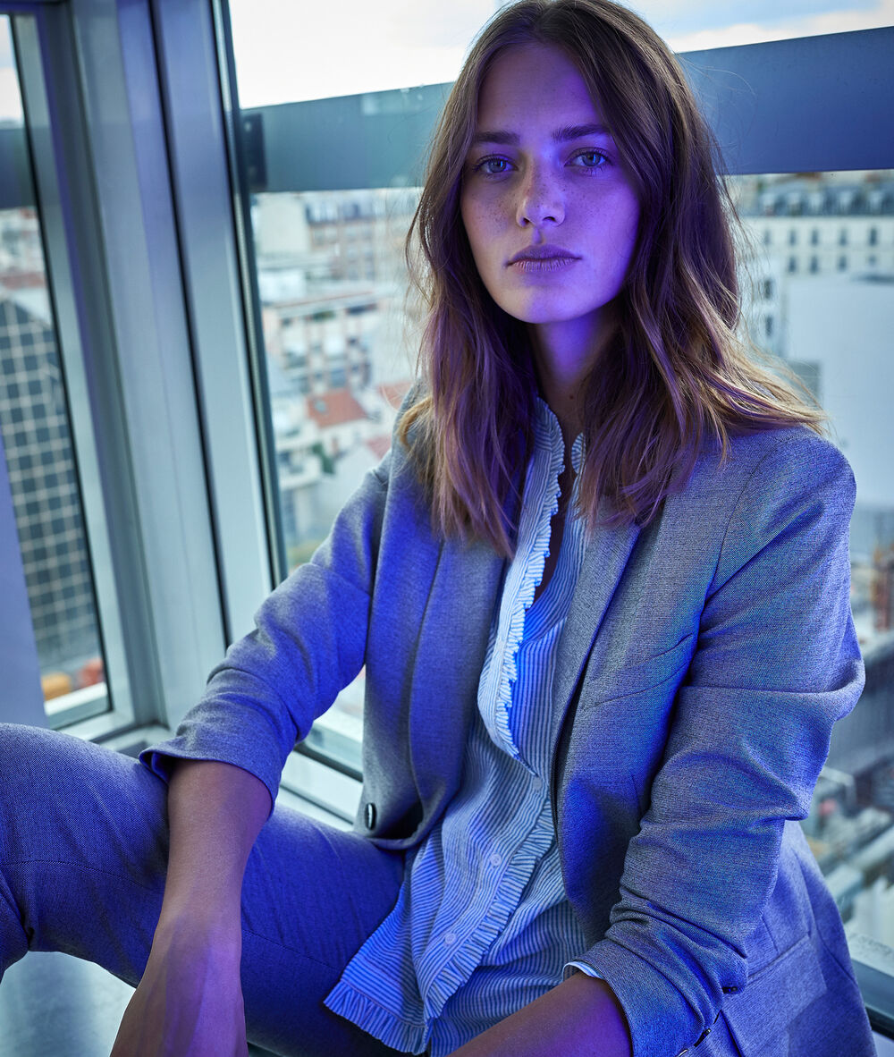 Taly crossover end-on-end weave tailored jacket gris pale.