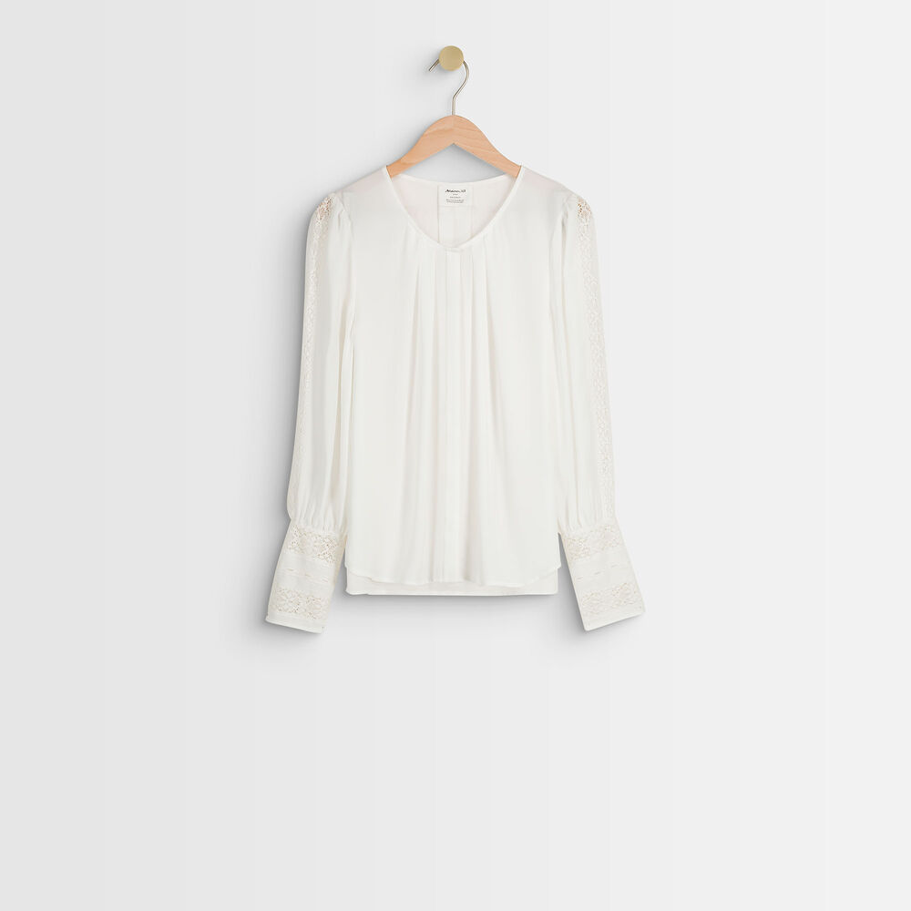 Jabi lace blouse ecru.