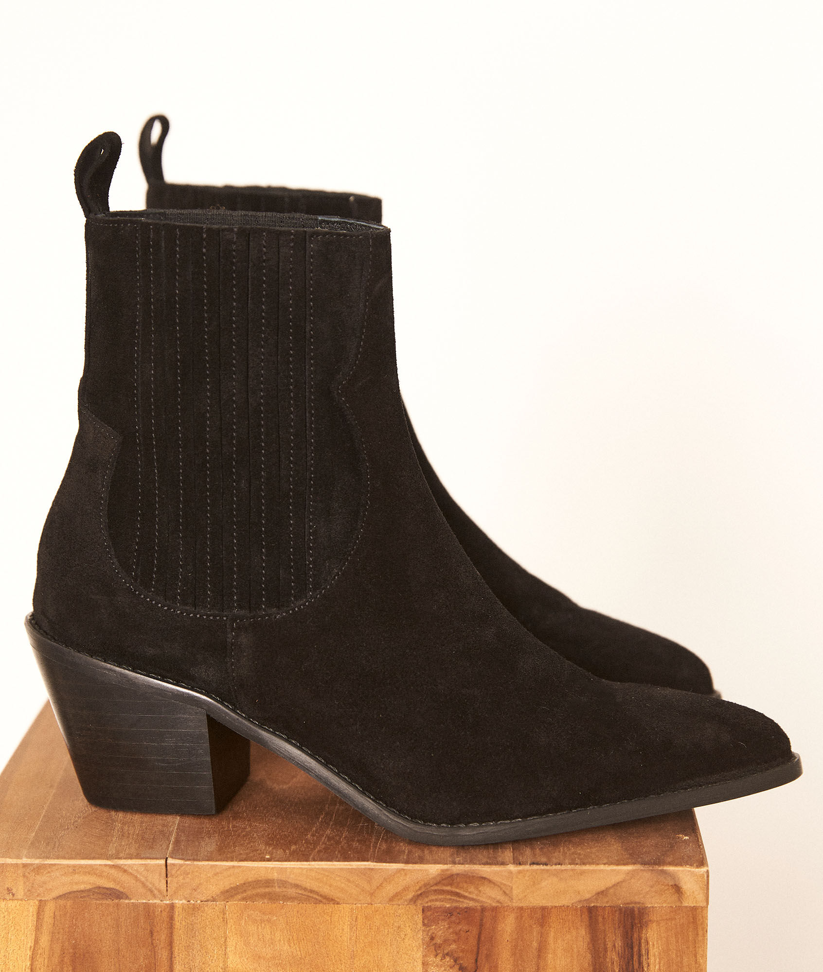 ash hook suede chelsea boots