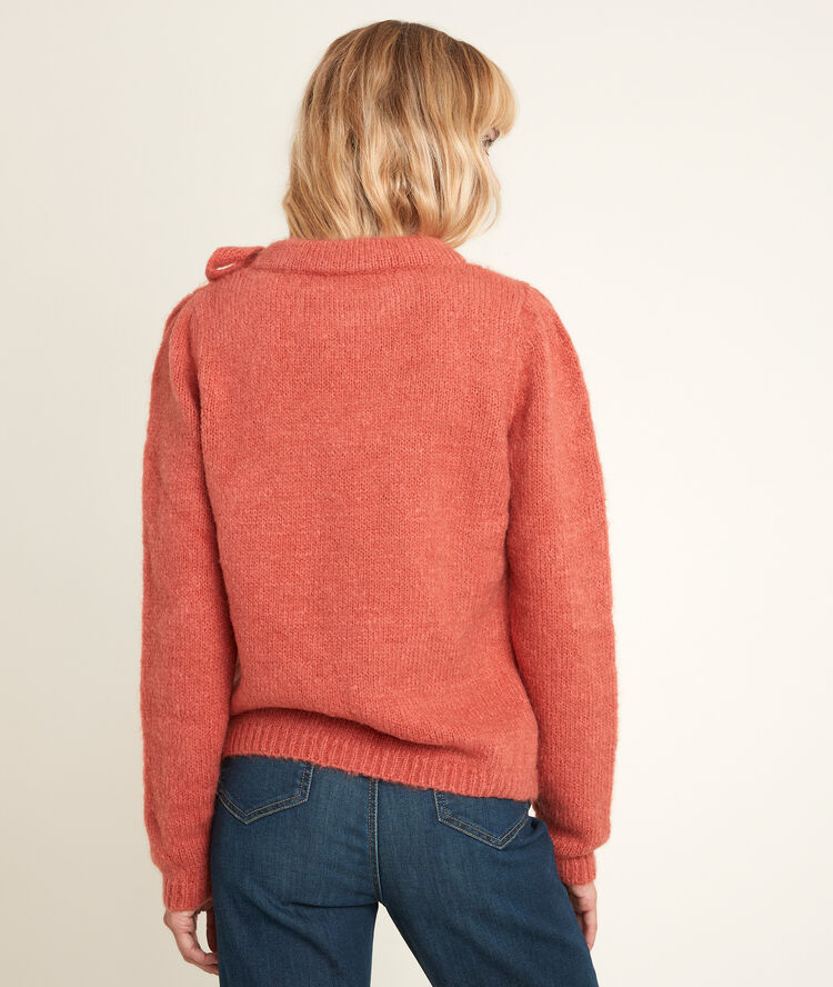 Rodger pullover with decorative collar goyave.