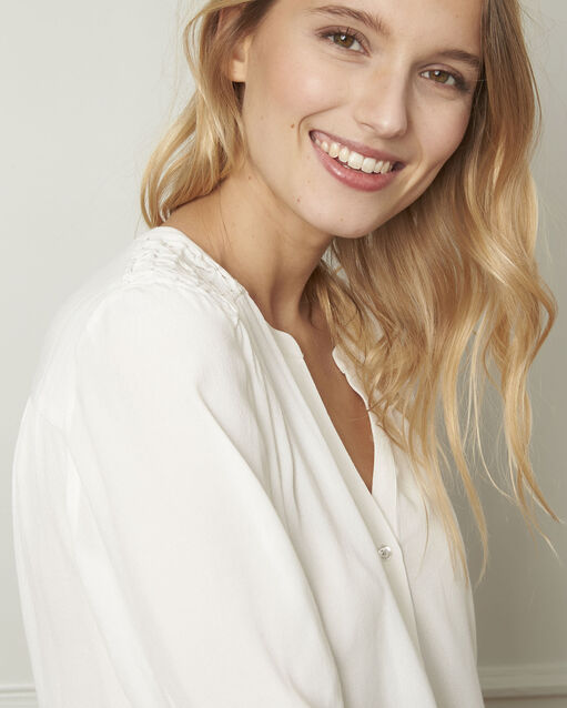 Valda ecru v-neck viscose blouse ecru.