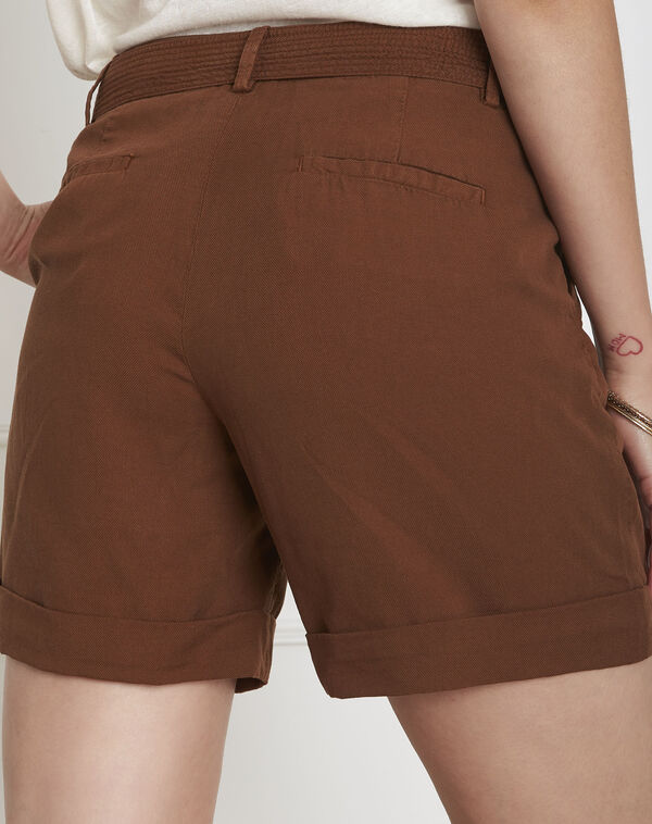 Gilda brown tencel shorts with turn-ups caramel.