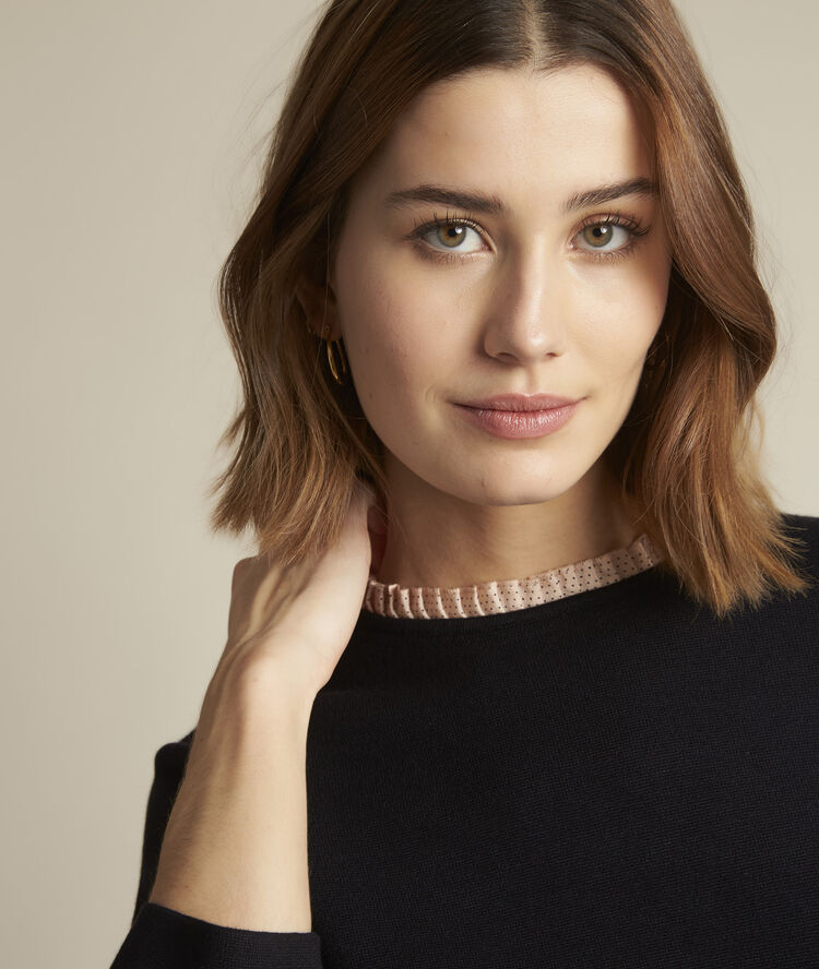 Declic ottoman jumper with decorative collar black.