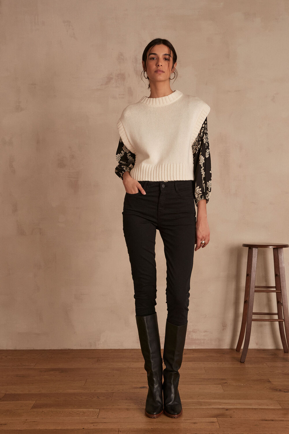 The iconic sultan trousers: black slim-fit cotton satin jeans black.