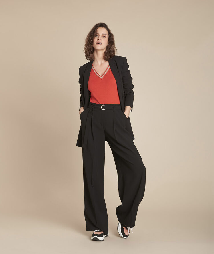 Calypso orange t-shirt with fancy v-neckline terracotta.