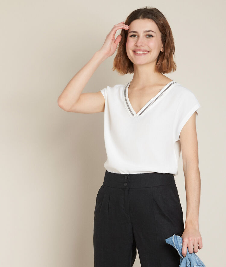 Remix greige t-shirt with decorative neckline fjord.