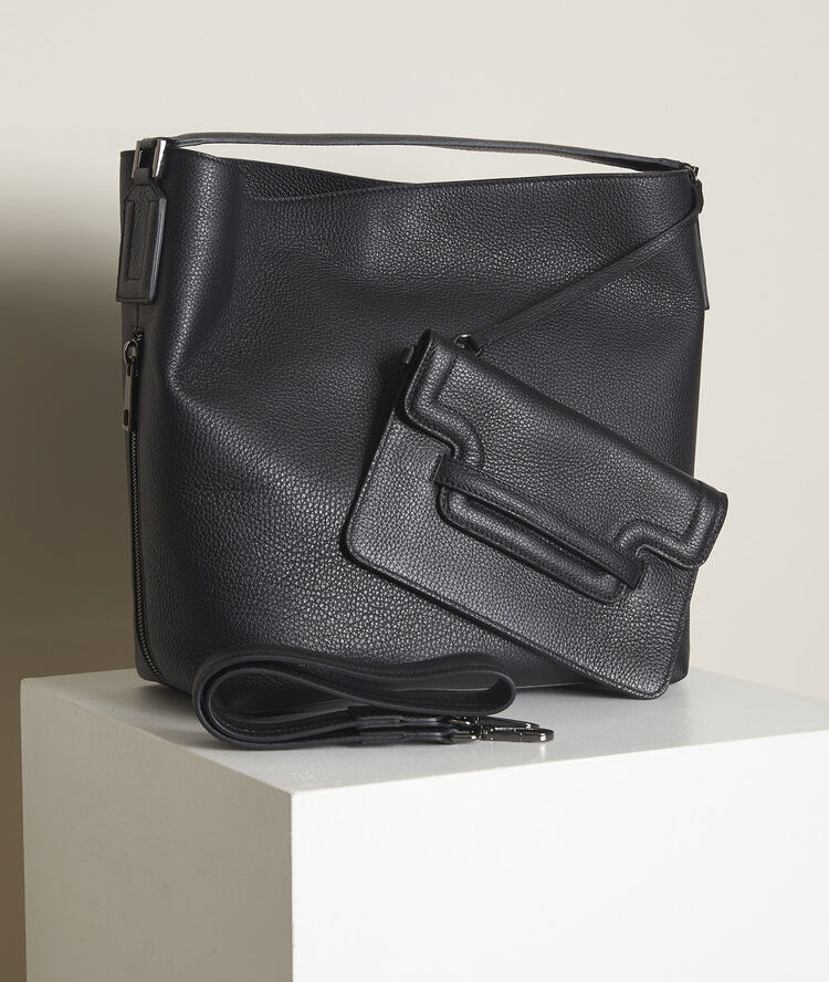 The num&eacute;ro 2 black iconic bag black.
