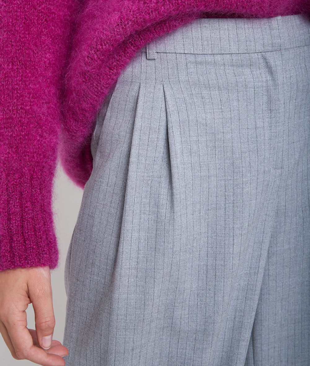 Marcel wide trousers with grey stripes gris pale.