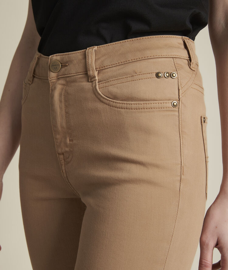 Suzy, the iconic havana slim jeans havana brown.