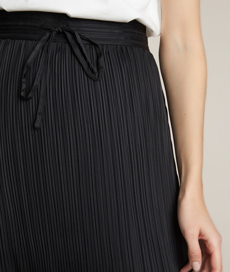 Baltic pleated satin skirt black.