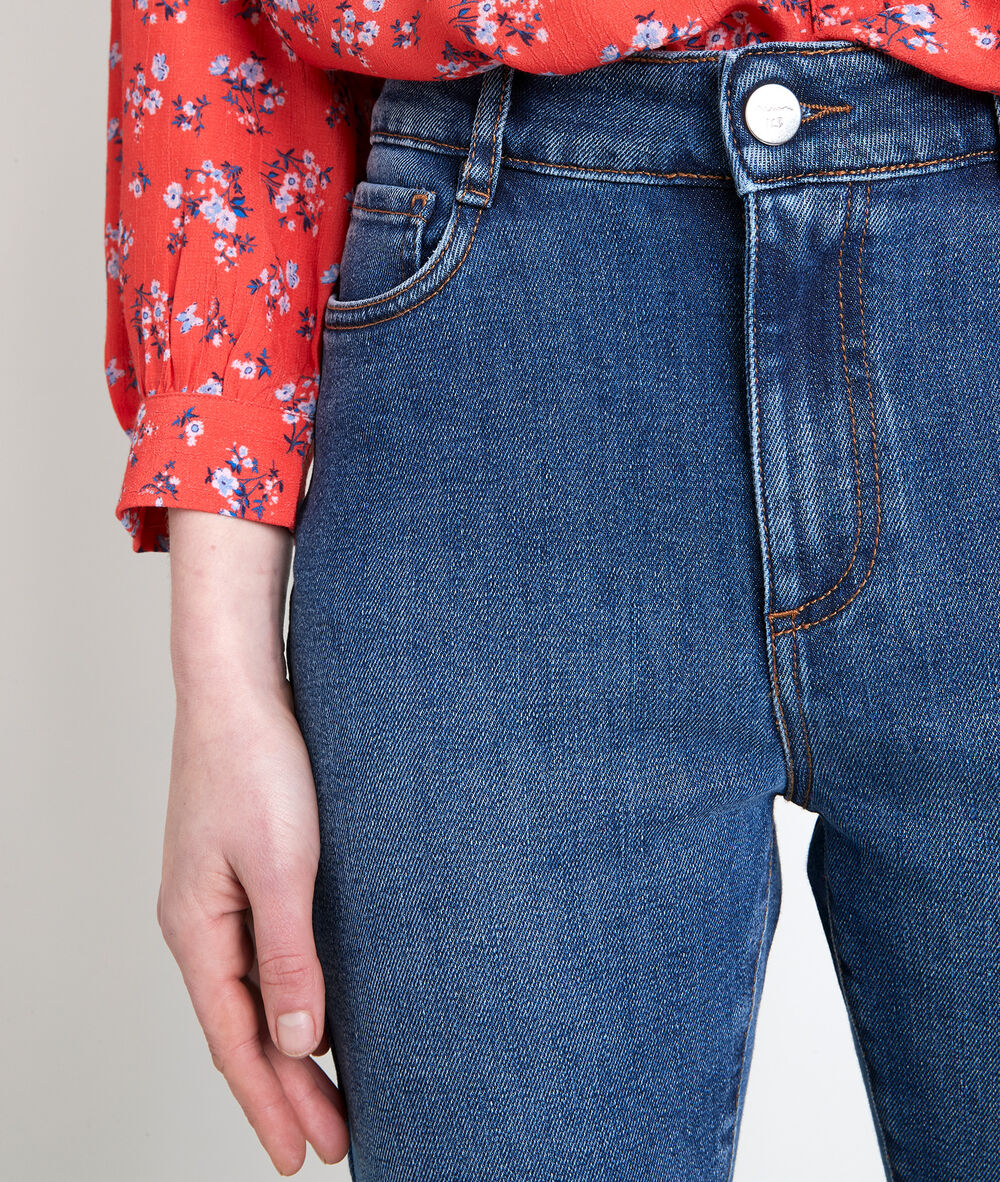 Patience raw cut jeans in recycled cotton stone used.