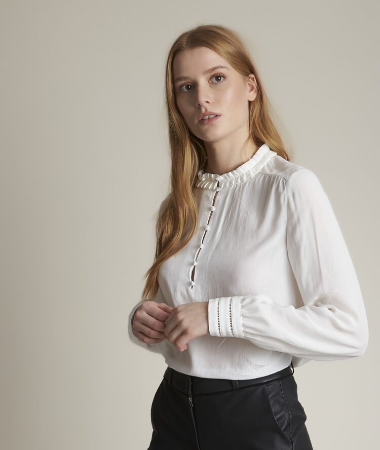 Elorine blouse with pleated collar ecru.