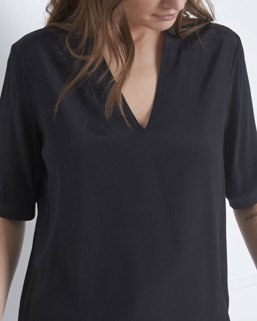 Virginie black v-neck flowing blouse black.