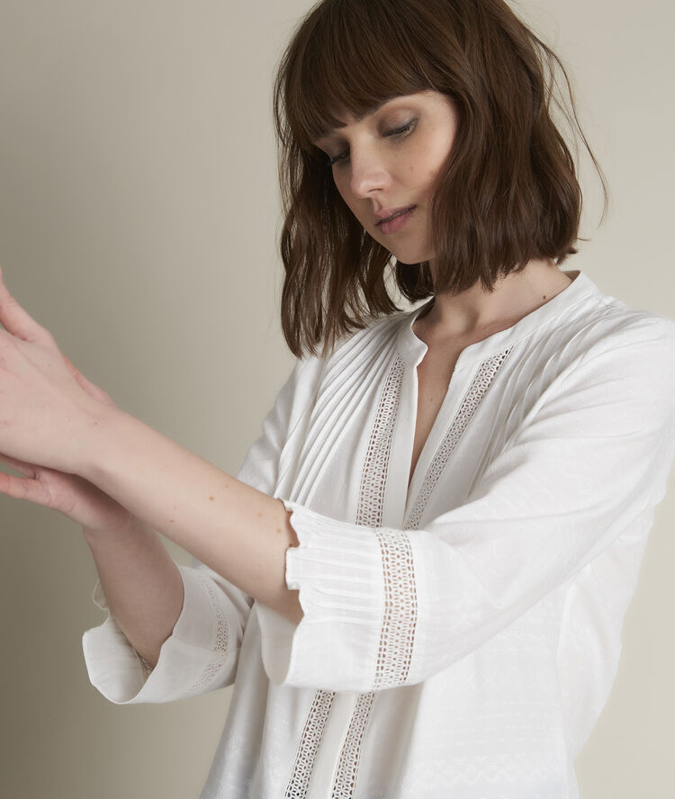 Evka embroidered blouse ecru.