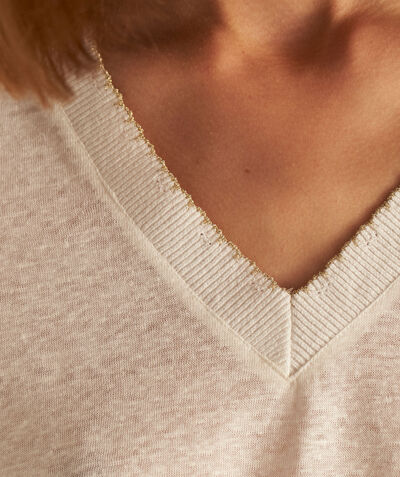 Moonlight white V-neck linen T-shirt.  PhotoZ | 1-2-3