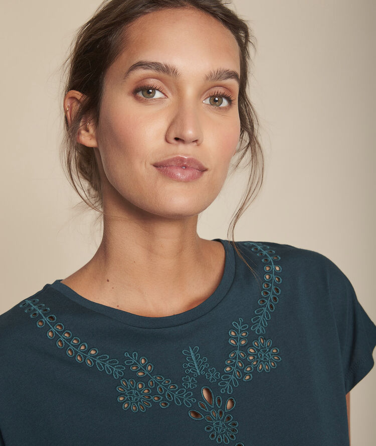 Chypre dark green t-shirt with embroidered openwork details at the neckline forest green.