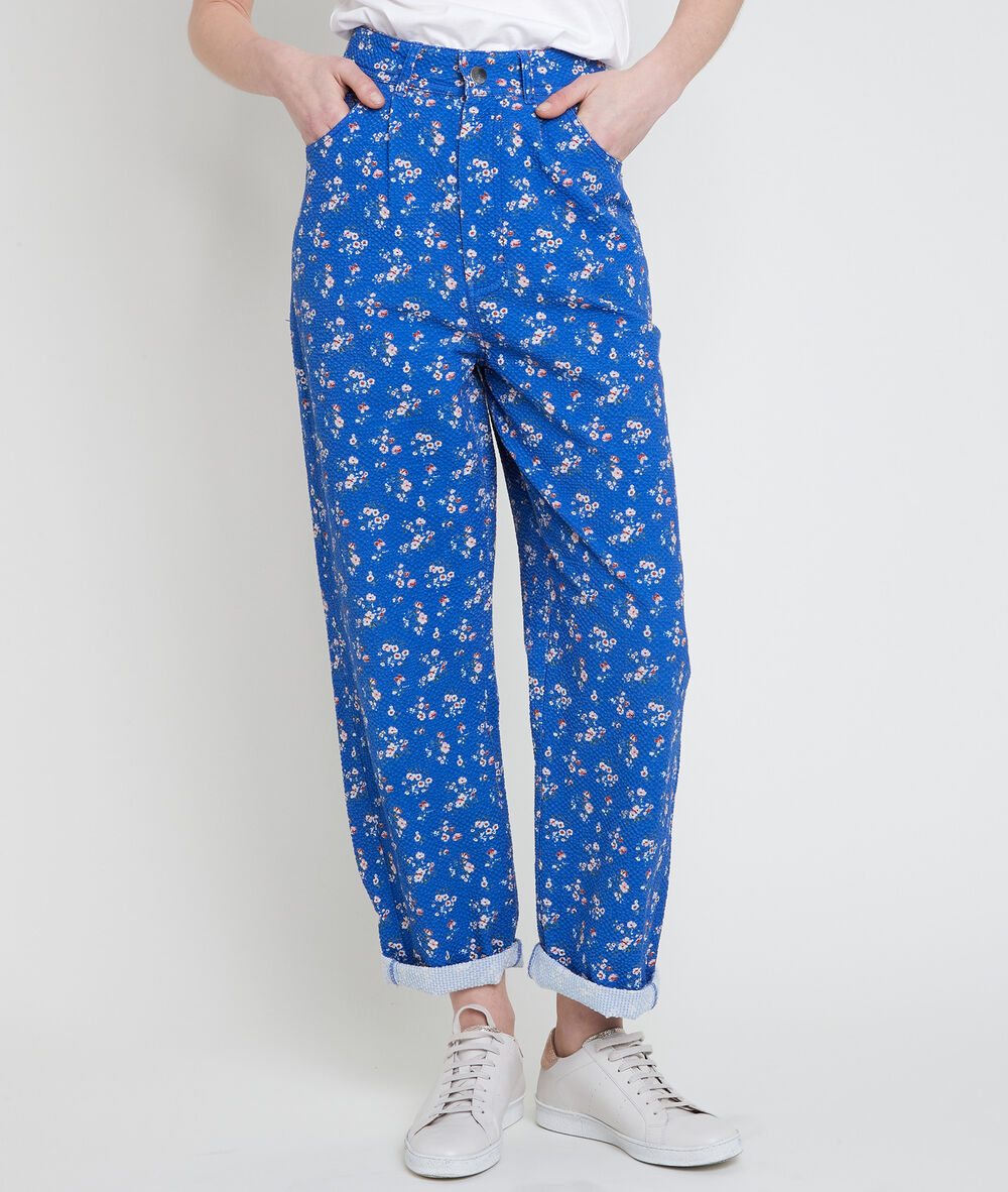 Flower printed carrot-cut trousers myosotis.