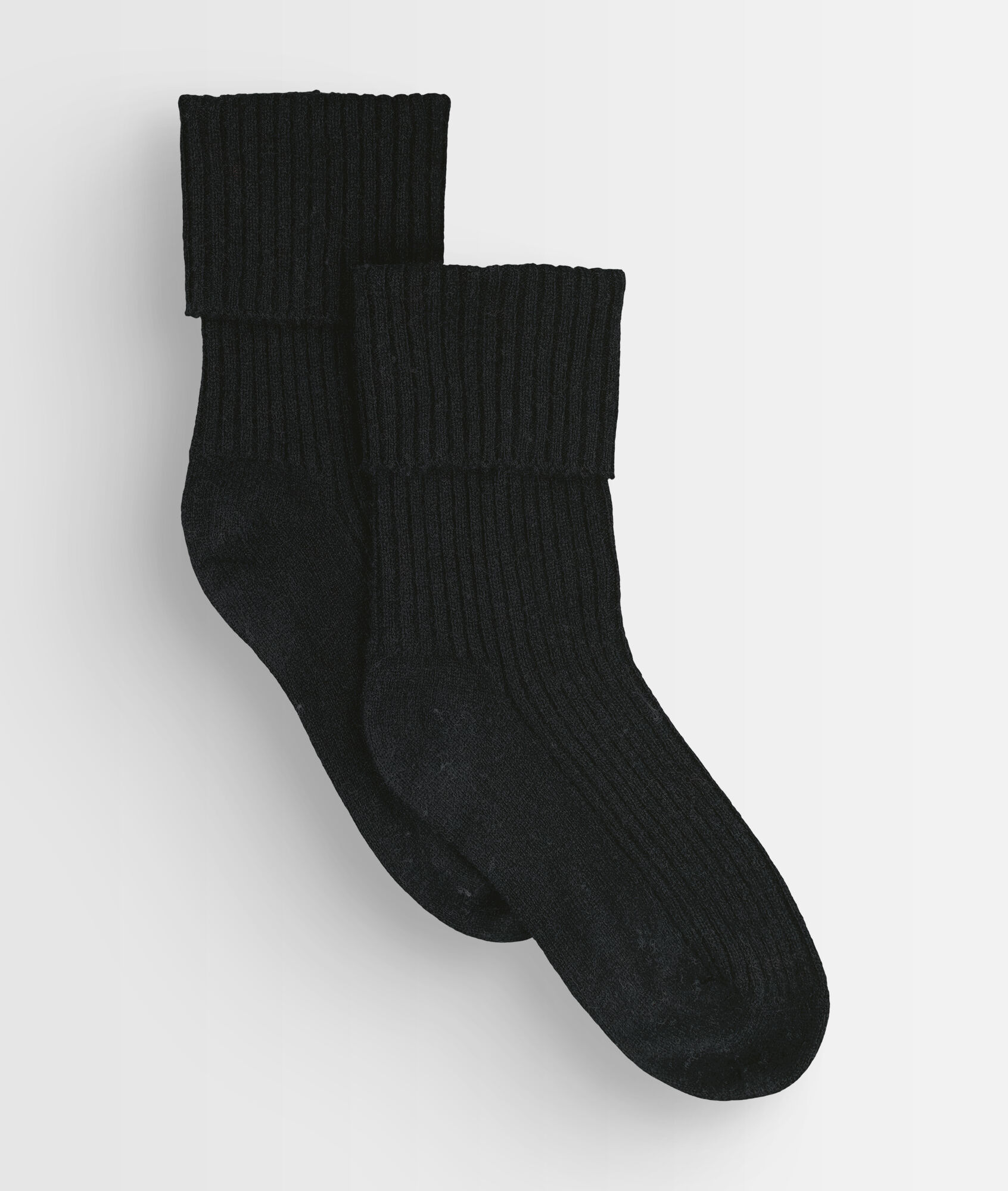 THEVAN ribbed black cashmere socks 