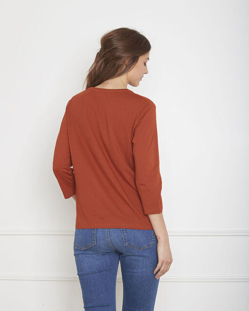 Pecan mahogany t-shirt with bead embroidery terracotta.