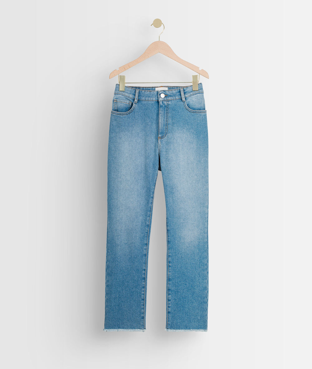 Patience raw cut jeans in recycled cotton stone used.