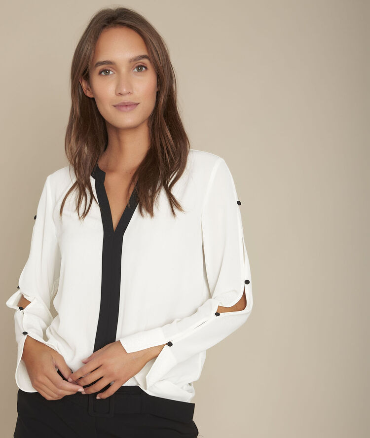 Marguerite ecru blouse with contrasting neckline ecru.