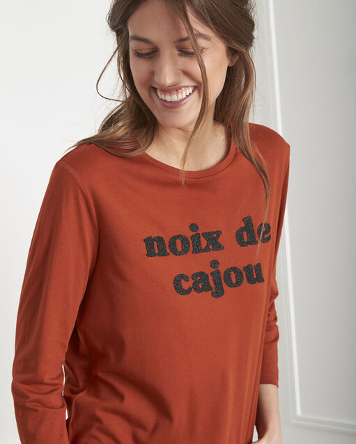Pecan mahogany t-shirt with bead embroidery terracotta.