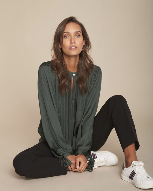 Mamantha dark green fluid blouse with saddle-stitched collar dark green.