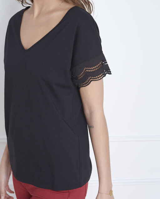 Portofino black v-neck lace top black.