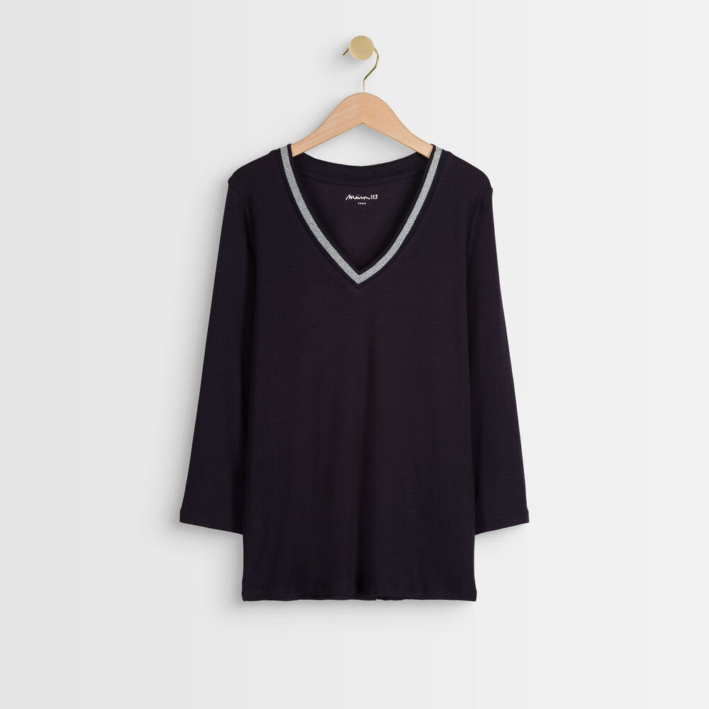 Calypso ink t-shirt with decorative neckline ink.