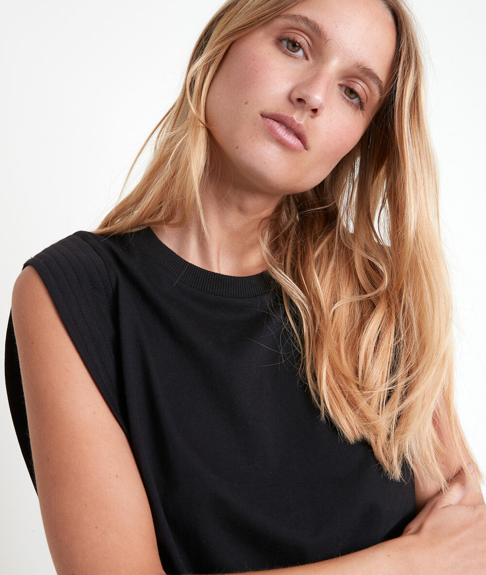 Izmir black organic cotton top with shoulder pads noir.