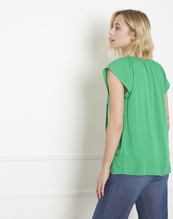 Van green top with decorative neckline mint.
