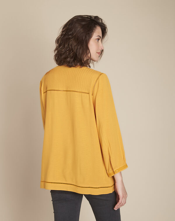 Maureen amber blouse with lace shoulders ochre.