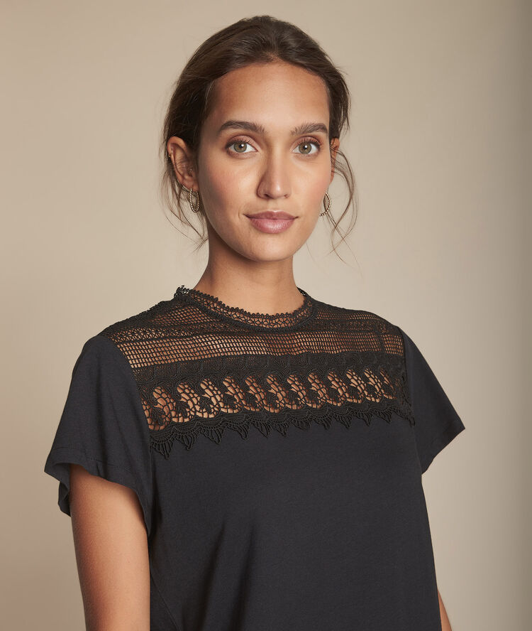 Carmen black lace t-shirt black.
