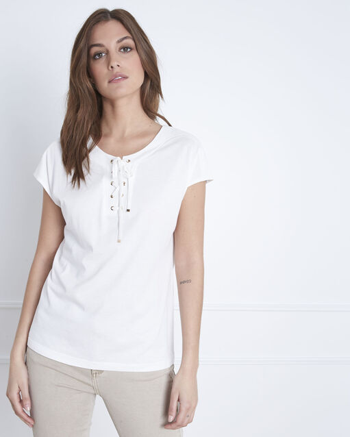 White cotton t-shirt with laced porto neckline ecru.