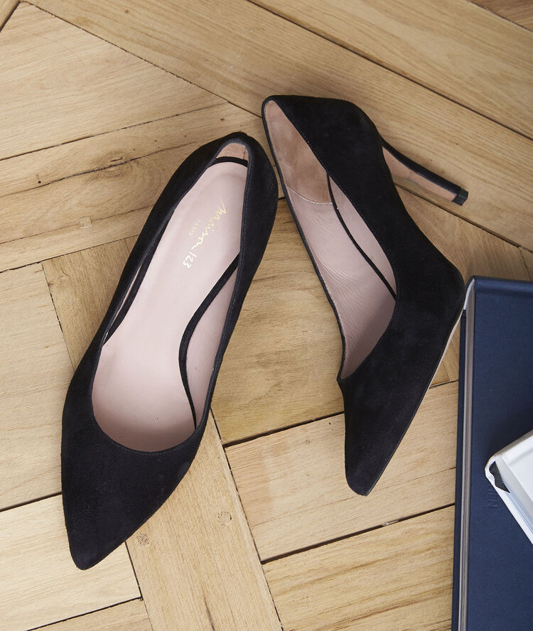 Kelly black leather heels black.