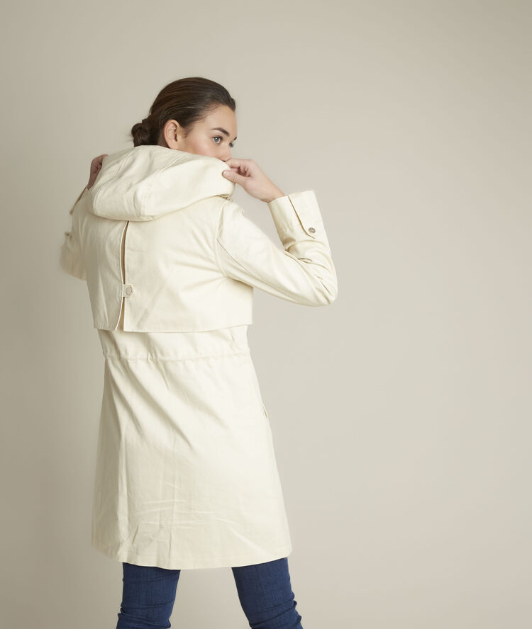 Fanelly water repellent hooded trench coat string.