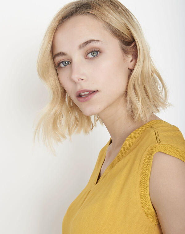 Vivace yellow dual-material top buttercup.