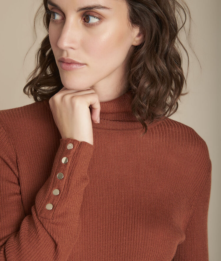 Florale mahogany ribbed roll-neck pullover caramel.
