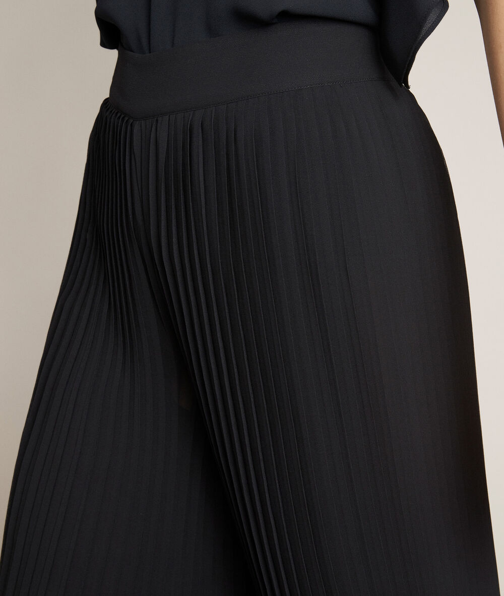 Gala pleated trousers black.
