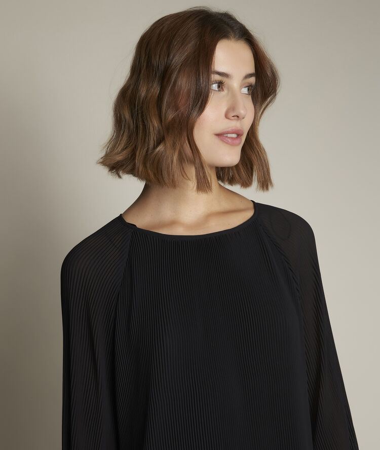 Carla black pleated skirt black.