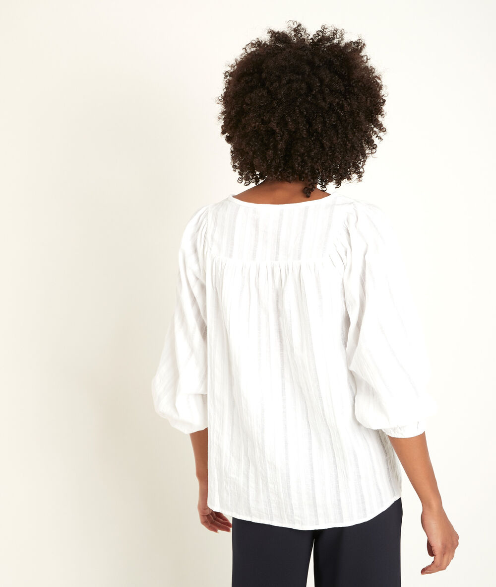 Jania embroidered blouse ecru.