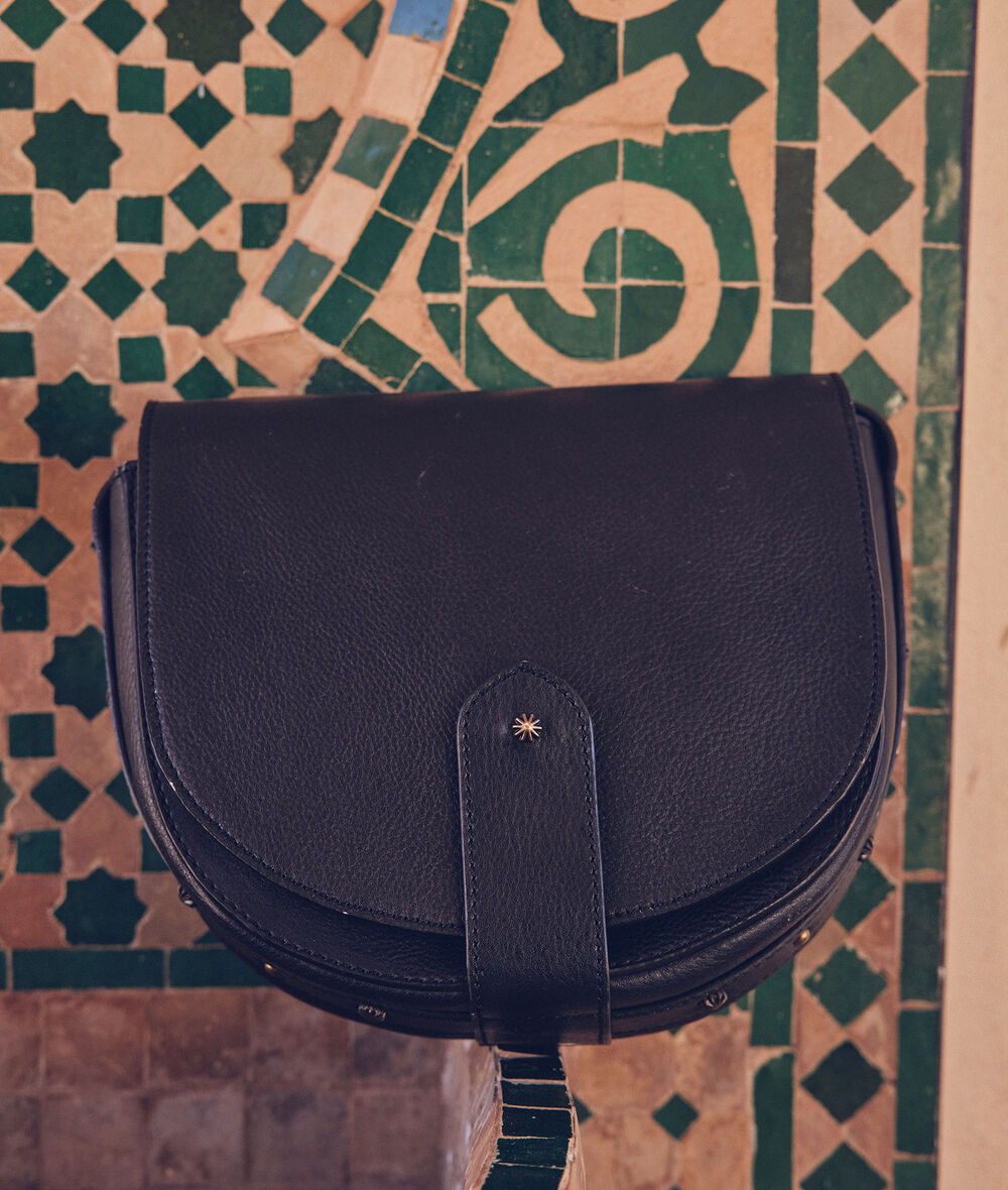 Lady Black Leather Messenger Bag PhotoZ | 1-2-3