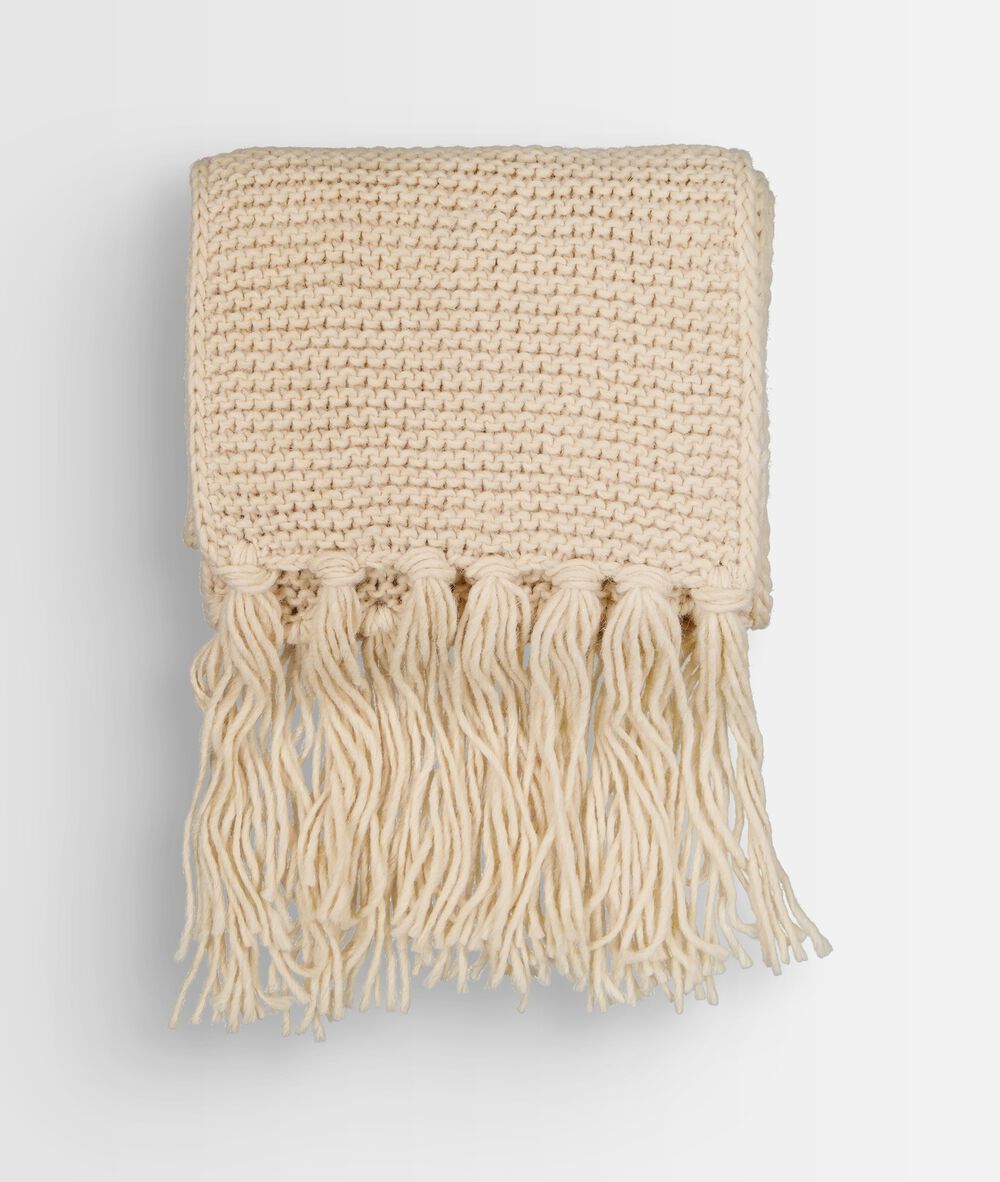 Haby chalk-coloured fringed scarf creme.