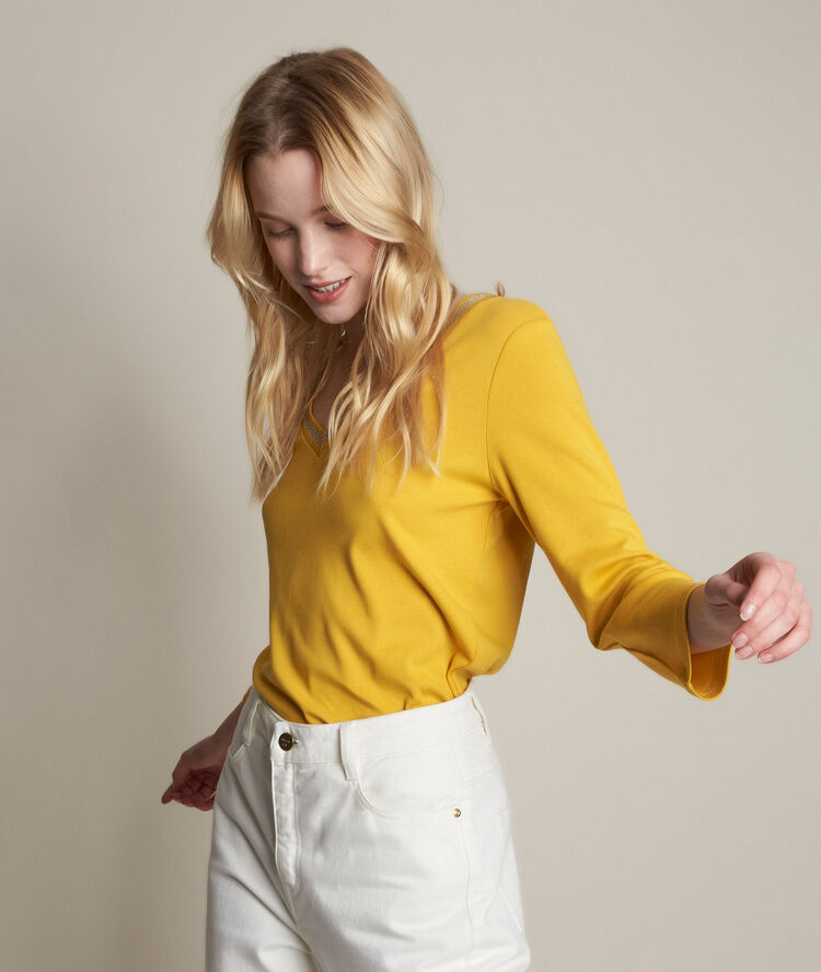 Calypso yellow t-shirt with fancy neck honey.