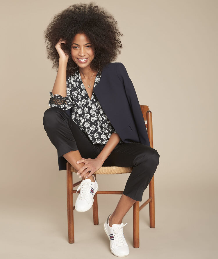 Malice black daisy print blouse black.