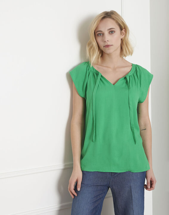 Van green top with decorative neckline | 1-2-3 Van green top with decorative neckline PhotoZ | 1-2-3